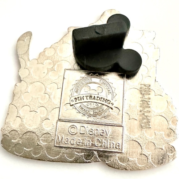 Disney Pin Happiest Place On Earth Retro Mystery Small World Pirates Set Of 2 - Picture 5 of 5